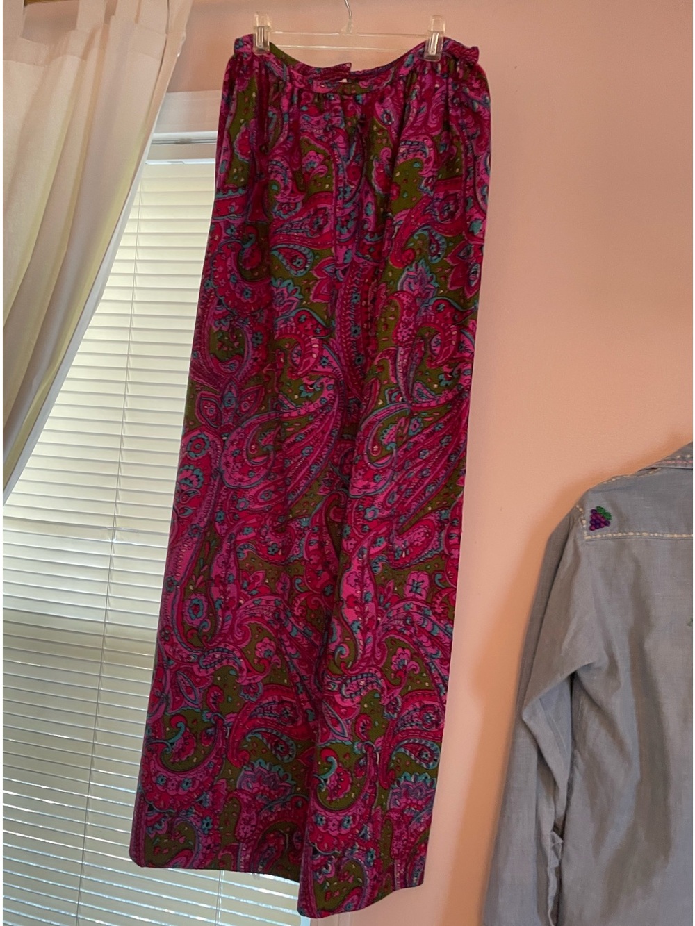 Vintage 70s Pink Paisley Hippy Maxi Skirt with Green Accents Size Small